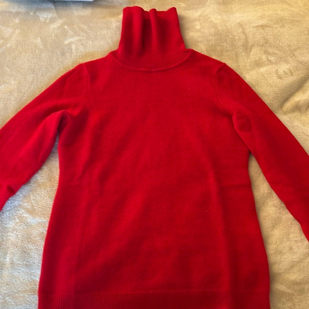 Red cashmere turtleneck sweater xs